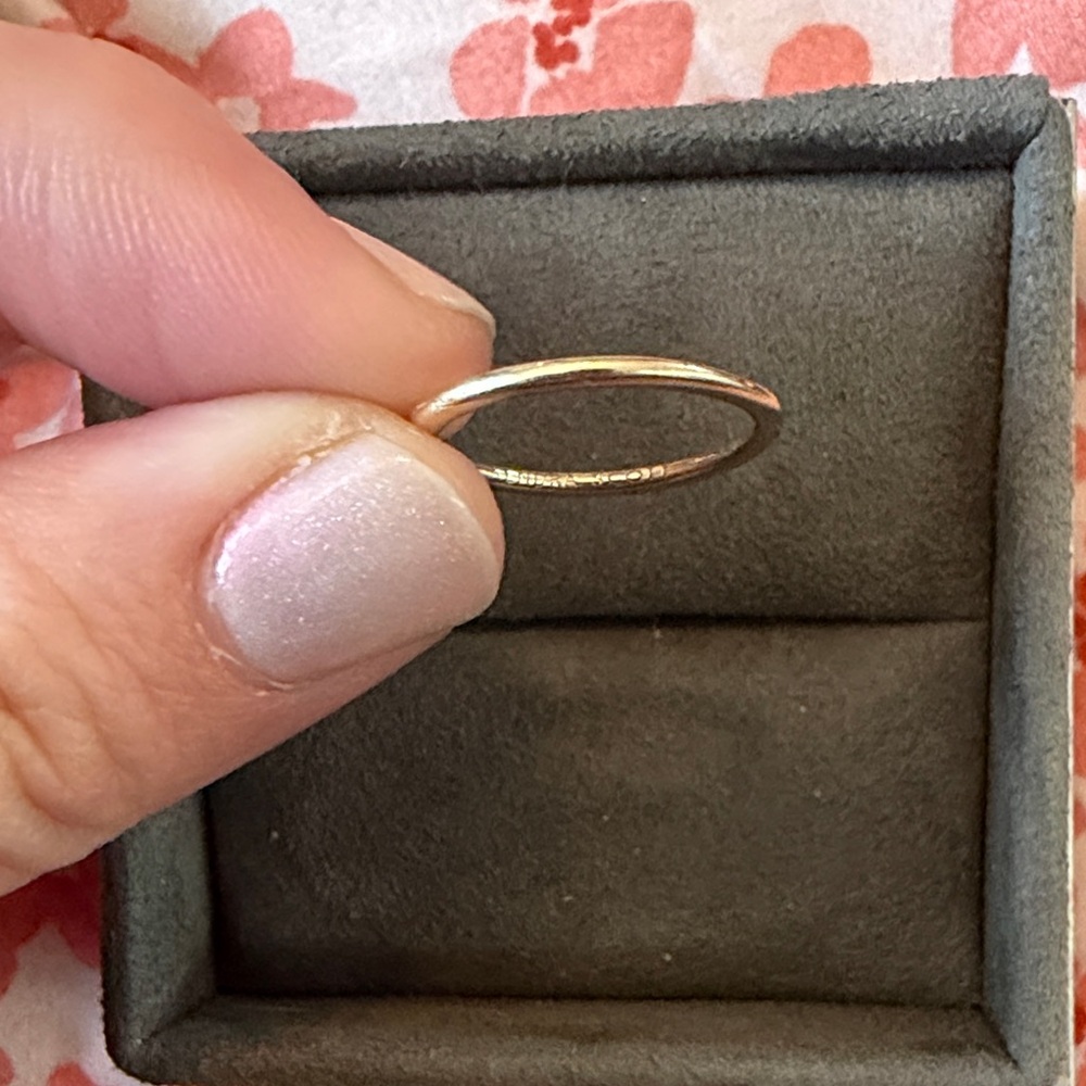 Elegant 14K Gold Women's Ring - Picture 4 of 4